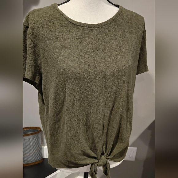 Madewell Tops - Euc Madewell green tie front blouse sz M. Perfect for office or date night.